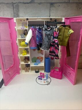 Barbie Portable Wardrobe Closet